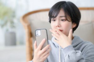 浮気　スマホ　女性